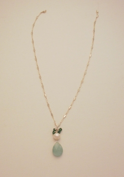 making-jewelry.com - Pearl & Crystal Necklace