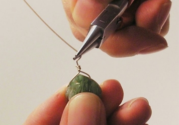 Photo of how to wire wrap a briolette