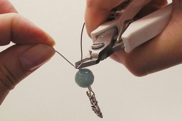 Photo of how to use crimp beads