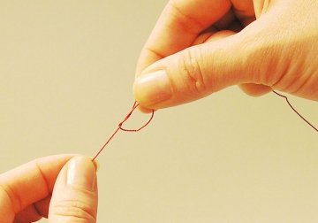 How to string beads and how to knot